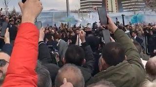SON DAKİKA: Dört gün süren kriz böyle bitti! Akşener, Saadet Partisi'ne geldi bazıları alkışladı bazıları yuhladı