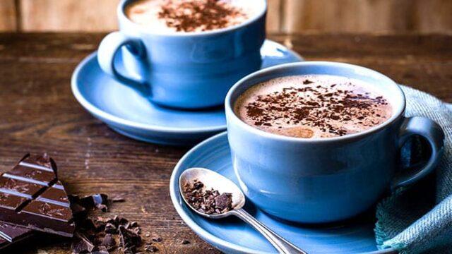 Soğuk günlerde içinizi ısıtacak, tadına doyum olmayacak orijinal sıcak çikolata nasıl yapılır?
