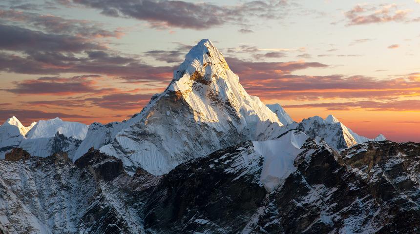 Everest dağı bulutların üzerinde ise üstünde nasıl kar var? Everest'in zirvesi neden karlı, Everest Dağı kaç metre?