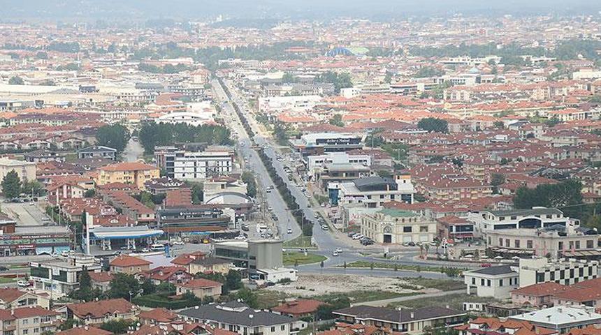 Sakarya'da elinde bıçakla yarı çıplak caddeye çıktı! Kimse ne olduğunu anlayamadı