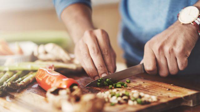 Yemekleriniz hem lezzetiyle hem görüntüsüyle iştah açsın! Sunum yaparken kullanabileceğiniz doğrama yöntemleri