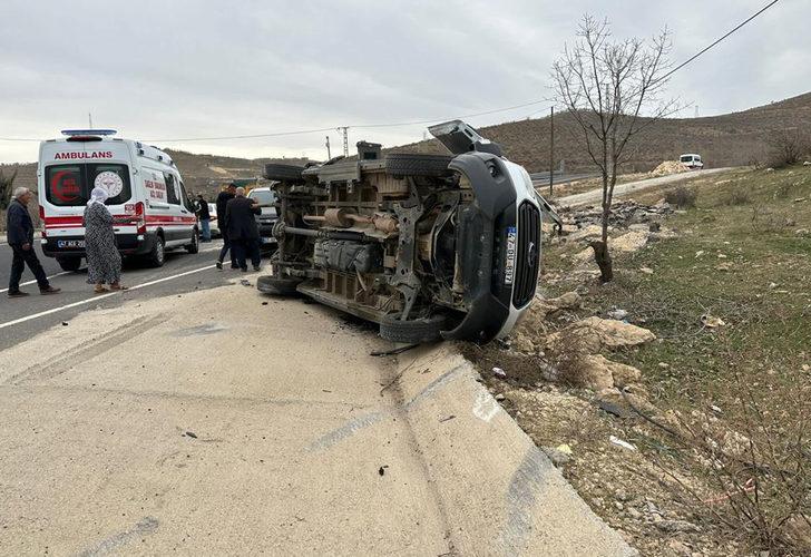 Mardin'de minibüs ve otomobil çarpıştı: 3'ü çocuk 6 yaralı