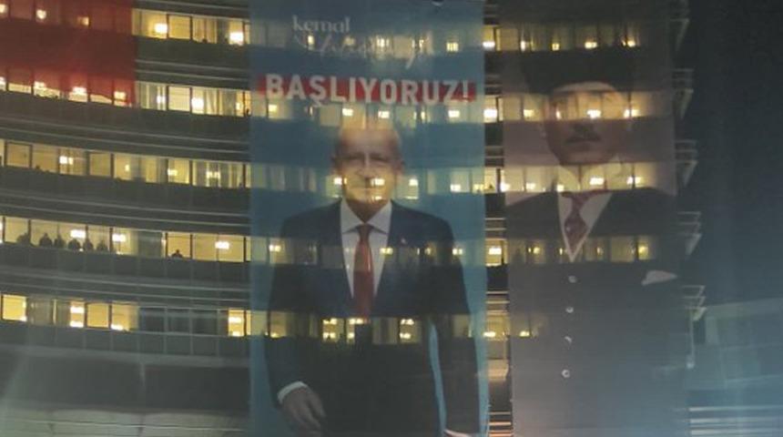 CHP Genel Merkezi'ne asılan pankart gündem oldu! 'Başlıyoruz'