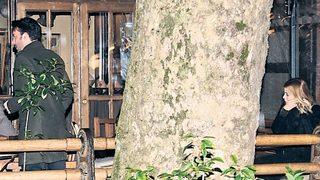 Ezgi Sertel'in eşi Ozan Çobanoğlu flaşlar patlayınca mutfağa kaçtı