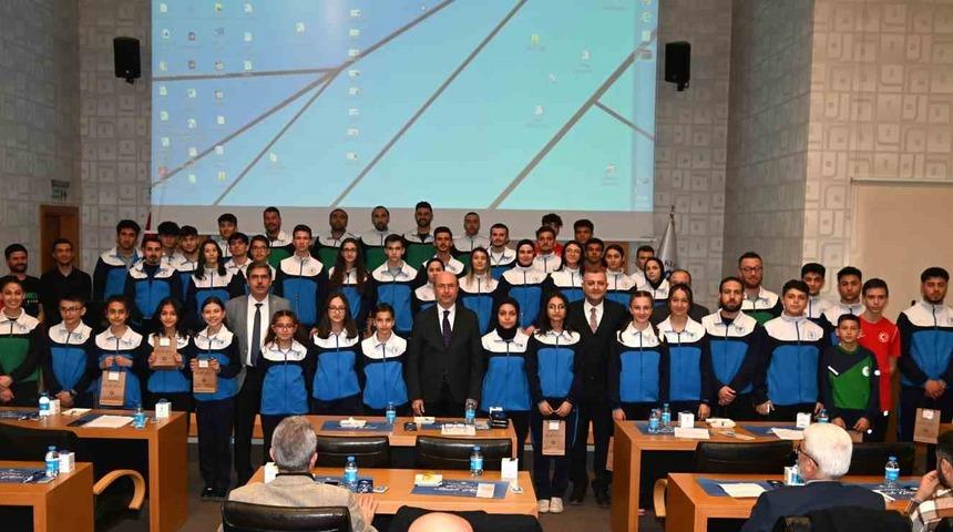 Selçuklu Belediyespor Kulübü sporcuları ödüllendirildi