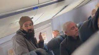 Uçakta korku dolu anlar! Bir yolcu uçağın acil çıkış kapısını açmaya çalışınca tutuklandı