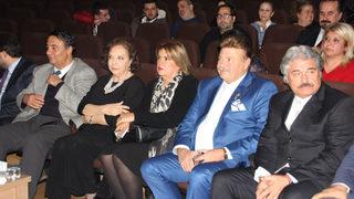 Festival başladı, boş salon usta oyuncuları üzdü!