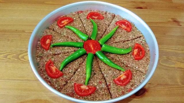 Tadı dillere destan Testi Kebabı (Sini Kebabı) nasıl yapılır? Zuhal Topal'la Yemekteyiz Testi Kebabı tarifi ve malzemeleri