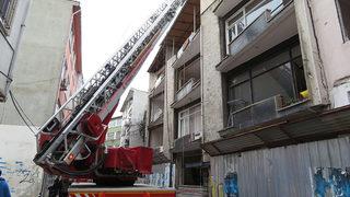 Kentsel dönüşüm çalışmaları için boşaltılmıştı! Demirler kesilirken yangın çıktı: Yıkılarak yenisi yapılacak