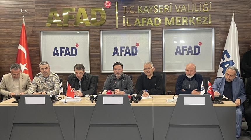Kayseri Valisi Gökmen Çiçek, kentteki depremlere ilişkin açıklama yaptı