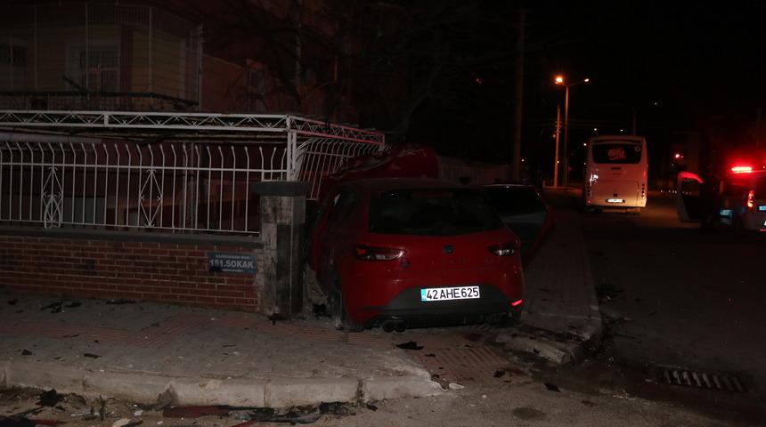 Karaman'da polisin dur ihtarına uymayan sürücünün otomobili kaza yaptı, 3 kişi yaralandı