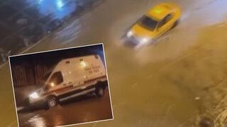 Cadde ve sokaklar göle döndü! Çukurlar oluştu... Araçlar içine düştü