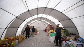 Kahramanmaraş'ta toptancılar Mehmetçiğin kurduğu çadırlarda hizmet vermeye başladı
