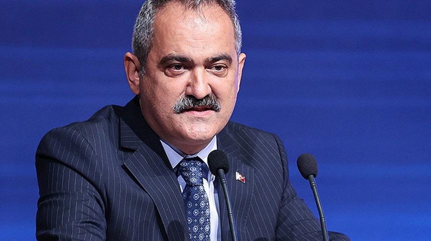 Öğretmenlerle ilgili flaş karar! Bakan Özer duyurdu: 1 yıl erteliyoruz…