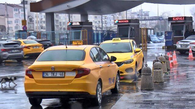 ‘Sefer iptal oldu, 1000 TL’ye götürürüm’ Yenikapı'da taksicilerin yalanı kameraya takıldı! Şok eden savunma…