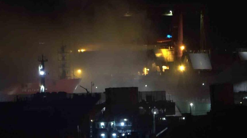 İstanbul Tuzla'da balıkçı gemisinde yangın! Ekipler bölgede