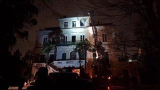 Tarabya'da korkutan köşk yangını! Çok sayıda ekip müdahale etti