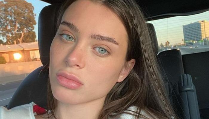 Bir gören bir daha baktı! Süper mini şortuyla nefesleri kesti