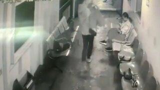 Karısıyla feribotun içinde kavga etmeye başladı! Bir anda kucağına alıp denize atmaya çalıştı