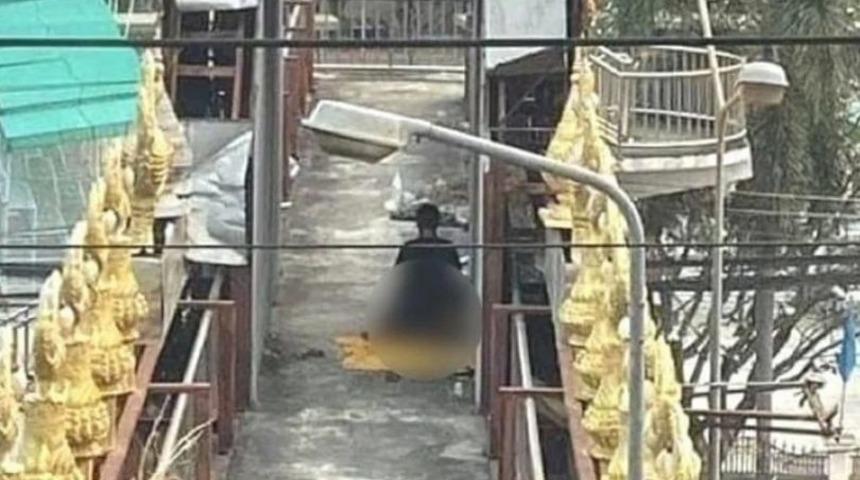 Sokak ortasında üçlü ilişki skandalı! Cinsel ilişki görüntüleri sosyal medyada yayılınca polis müdahale etti