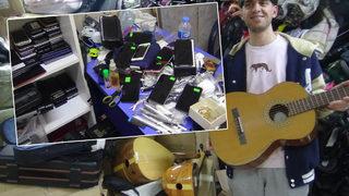 Piyasa değerinden daha düşük fiyata satılacak! 1000 cep telefonu, gitar, peruk, hamak... 5 kamyon eşya oraya getirildi