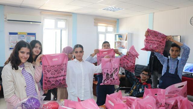Batman'da özel gereksinimli öğrenciler depremzedeler için hediye paketleri hazırladı