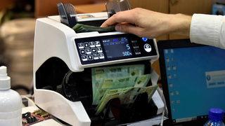 O ülkede para sayma makinesi satışlarında patlama! Sebebiyse... 'Elle sayılacak durumda değil' Günün büyük kısmı para saymakla geçiyor
