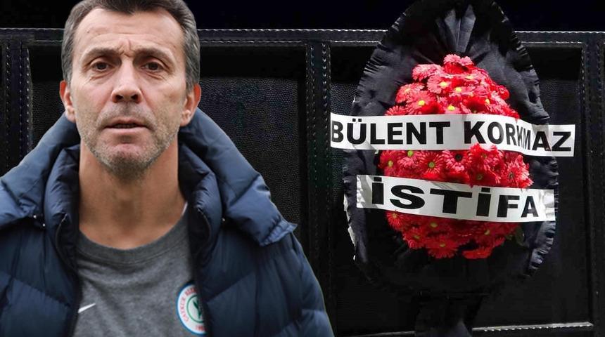 Çaykur Rizespor taraftarı, Bülent Korkmaz'ı siyah çelenkle istifaya davet etti