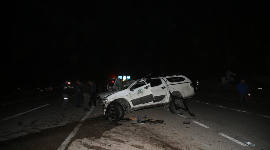 Tokat'ta cip ile otomobilin &ccedil;arpıştığı kazada 2 kişi &ouml;ld&uuml;, 4 kişi yaralandı