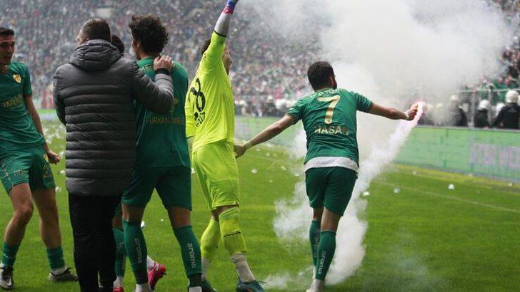 Son dakika: Olaylı Bursaspor - Amedspor maçının faturası açıklandı! Ev sahibine tarihi ceza... G1