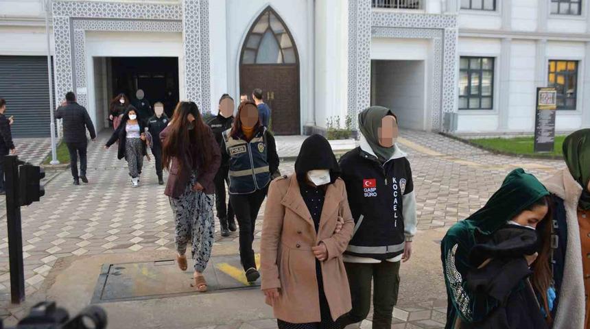 8 milyon liralık soygun yapmışlardı! 'Altın Kızlar' çetesine yönelik operasyonda yeni gelişme: 36 kişi tutuklandı