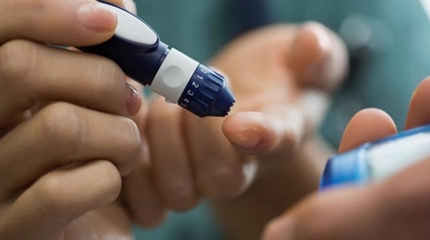 Şeker hastalarının insülin iğnesi orucu bozar mı? Oruçluyken nikotin bandı yapıştırılır mı?