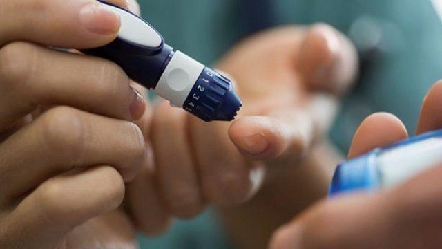 Şeker hastalarının insülin iğnesi orucu bozar mı? Oruçluyken nikotin bandı yapıştırılır mı?