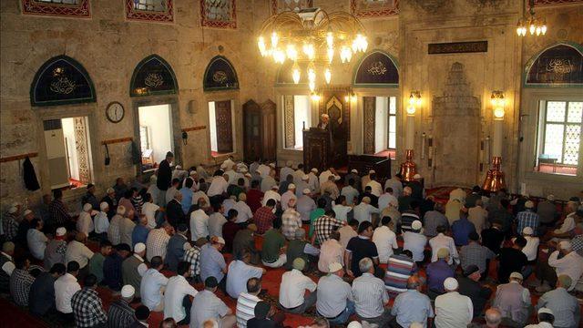 Cuma namazı nasıl kılınır, kaç rekat, hangi dualar edilir? İşte Diyanet'e göre adım adım cuma namazı kılınışı...