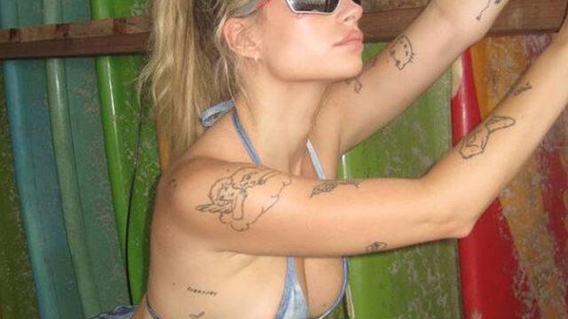 Lottie Moss durmuyor! Minik bikinisiyle poz verdi