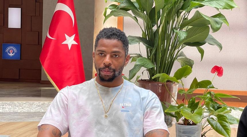 Kasımpaşa'nın tecrübeli savunmacısı Ryan Donk Galatasaray maçı öncesi şampiyonluk favorisini açıkladı! "Kadroları çok iyi"