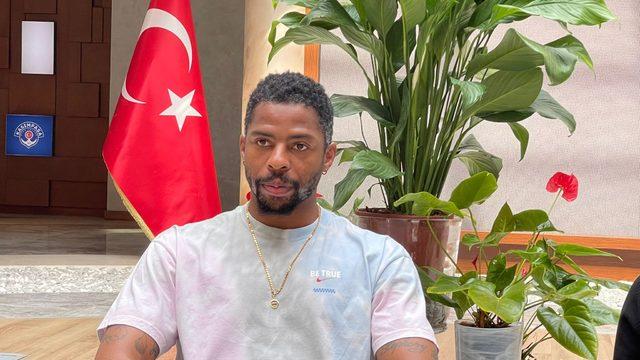  Kasımpaşa'nın tecrübeli savunmacısı Ryan Donk Galatasaray maçı öncesi şampiyonluk favorisini açıkladı! Kadroları çok iyi