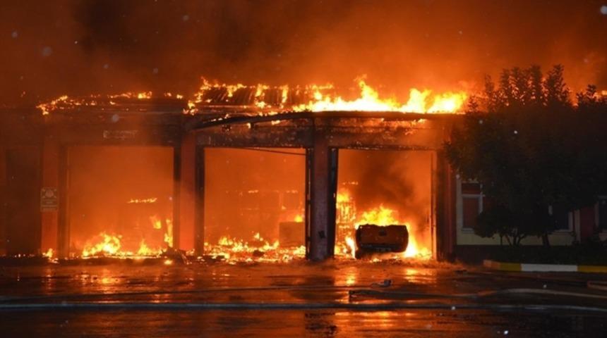 GÜNCELLEME Adana'da Karayolları Şube Şefliği yerleşkesinde yangın