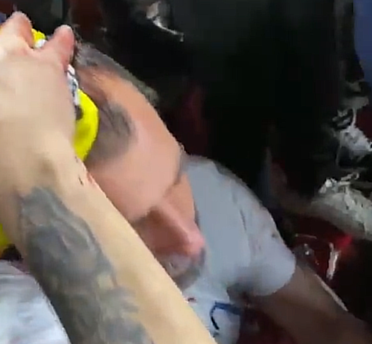 İspanyol polisinin Sevilla Fenerbahçeli taraftarlara müdahalesi maçın önüne geçmişti! Taraftarların kanlar içinde yerde kaldığı yeni görüntüler ortaya çıktı G2