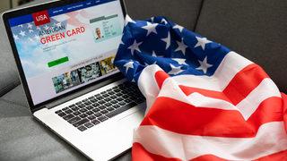 Green Card fotoğraf çekimi nasıl olmalıdır? Green Card göçmen vize başvurusu için gerekli fotoğraf özellikleri nelerdir?