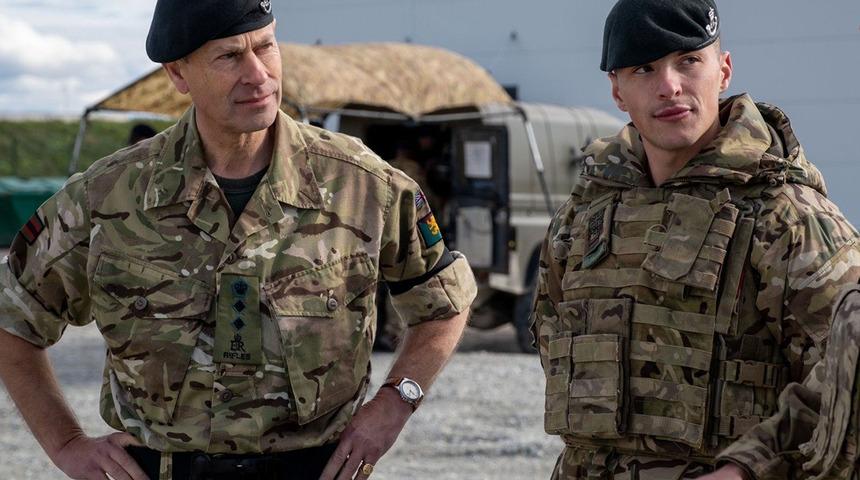 Tarihte 4 kişi bu unvanı almıştı! Kral Charles küçük kardeşine babasının unvanını verdi