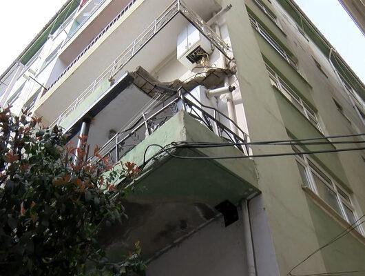 'Daha önce güçlendirme yapılmıştı' 45 yıllık binanın balkonu çöktü