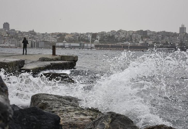 Meteoroloji, AKOM ve AFAD'dan peş peşe İstanbul uyarısı! Hava birden soğuyacak, rüzgarın hızı 70 km'yi bulacak
