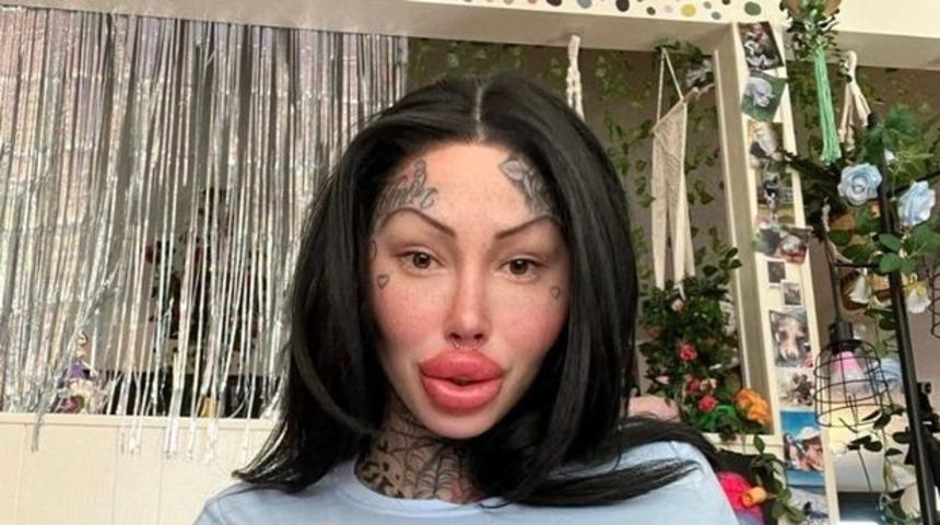 Dünyanın en büyük vajinası ve göğüslerine sahip olmak isteyen fenomeni Mary Magdalene, göğüs ölçülerini karpuzla karşılaştırdı