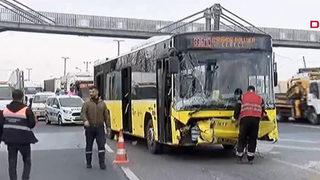 SON DAKİKA | İstanbul'da İETT otobüsü bariyerlere çarptı! Yaralılar var