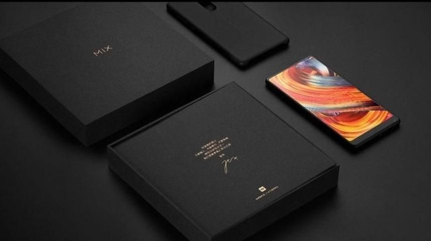 Yılın en beklenen telefonu T&uuml;rkiye'ye geldi!