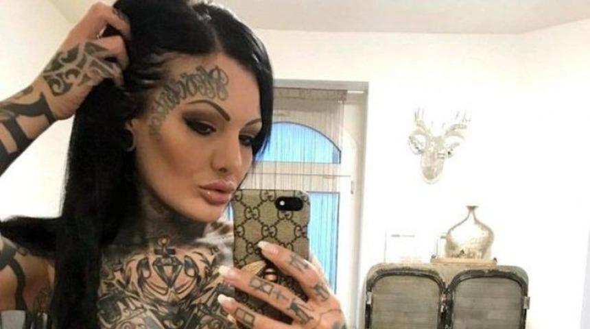 Dövme modeli Mara Inkperial sosyal medyada sınır tanımadı! Streç filme sarılı pozu olay oldu