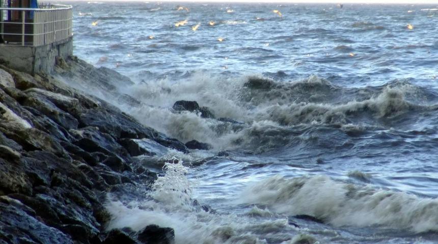 İstanbul'da lodos ne zaman bitecek? Lodos nedir, neden olur? İstanbul'da fırtına ve yağışın etkisiyle gün geceye döndü!