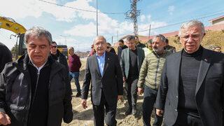 'Yok efendim ya yok böyle bir şey' diyerek o eleştirilere yanıt verdi! Kılıçdaroğlu 'Kısır tartışmaların dışındayız' dedi ve ekledi: Gözlerimizle de görüyoruz