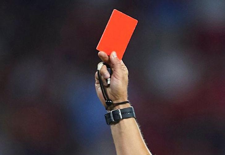 Kırmızı kart gören futbolculara vergi cezası! Federasyon, kulüplerle görüşmeye başladı